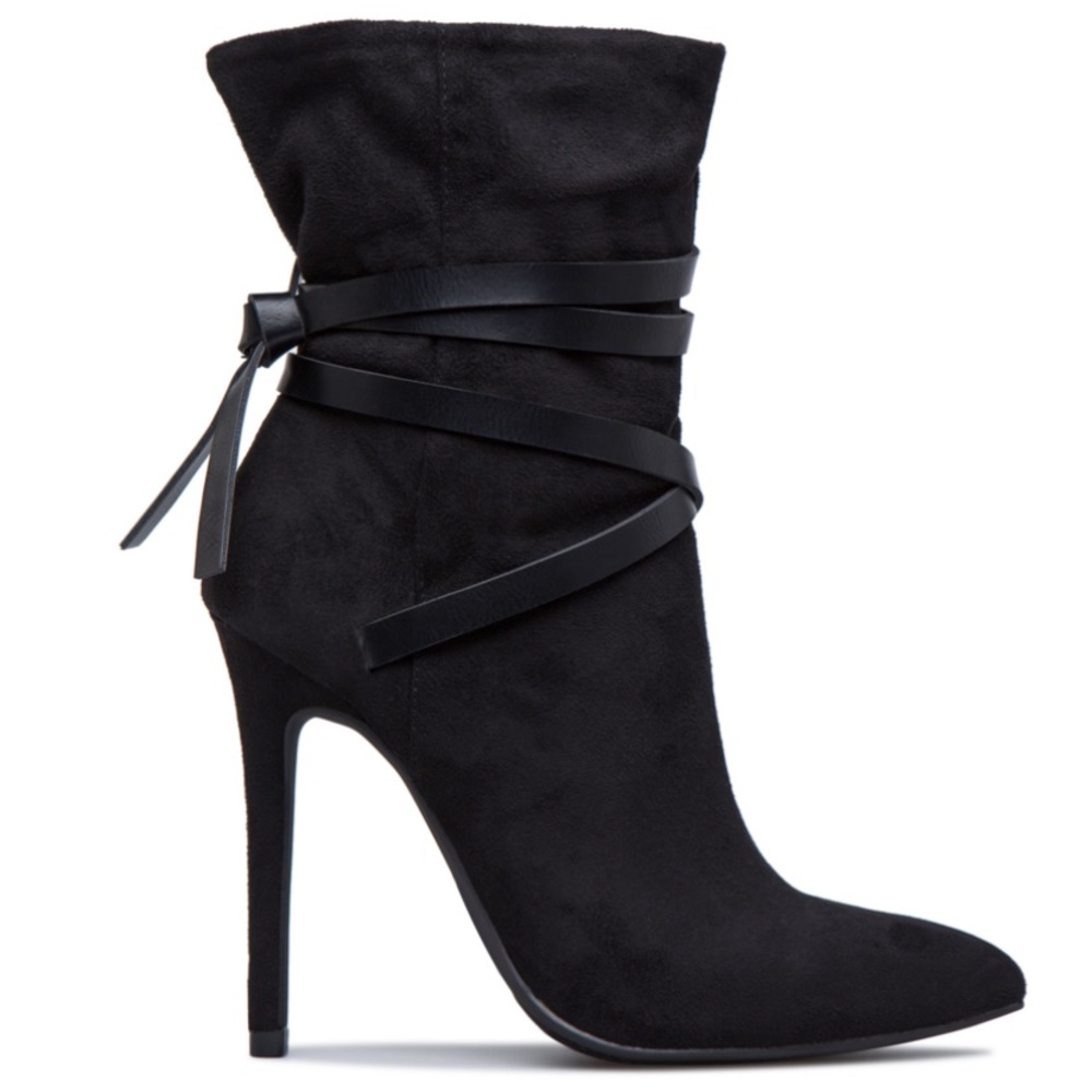 Nwot Shoe Dazzle Briana wraparound tie bootie